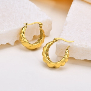 Boucles d'Oreilles Créoles Croissant en Acier Inoxydable Minimalistes pour Femmes Plaquées Or Spirale Torsadée Bijoux de Mode