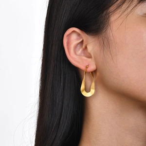 Polished gold Mobius twist hoop earrings in a minimalist geometric style for women