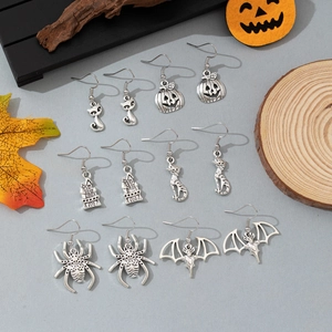Σετ 6 σκουλαρίκια Halloween με σχέδια κολοκύθας, νυχτερίδας και κάστρου σε ξύλο