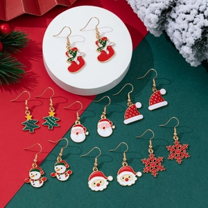 Weihnachtliche Tropfenohrringe-Set mit Weihnachtsmann, Schneemann und Baum-Designs