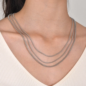 Collier triple rang en acier inoxydable pour femme avec finition argentée épurée