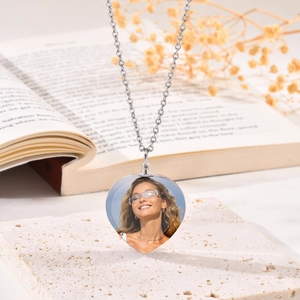Collar de medallón de corazón plateado personalizado con foto y cadena de eslabones