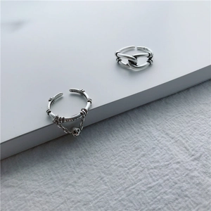 Set de anillos vintage de plata S925 con diseño trenzado y colgante de cara feliz