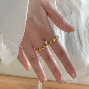 Set of two gold-toned chain rings featuring minimalist and chunky twisted links style