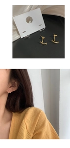 Orecchini geometrici minimalisti in oro e argento con elegante design a linea curva
