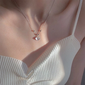 Collana con lucchetto Ruyi placcata argento S925 con pendente in giada bianca traslucida