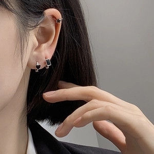 Orecchini Huggie Geometrici Neri in Stile Coreano per Uomo Donna Minimalista Perno in Argento Gioielli in Smalto