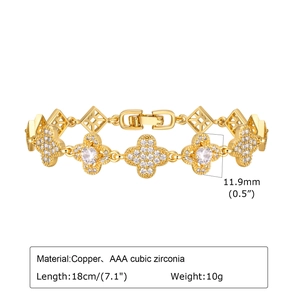 Detailansicht des Kleeblatt-Armbands mit AAA-Zirkonia und Kupfer-Geometrie-Gliedern