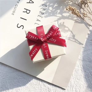White litchi pattern jewelry gift box decorated with a red Crystal Jewelry ribbon