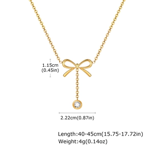 Vue détaillée du pendentif nœud doré avec zircon blanc indiquant les dimensions précises