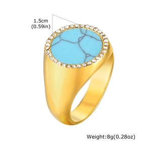 Détails de la bague avec dimensions 1,5cm, poids 8g et pierre verte au centre
