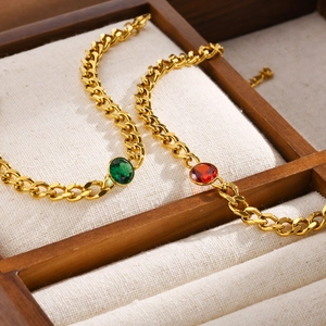 Set di bracciali a catena cubana in oro con zirconi rotondi verdi e rossi lucidi