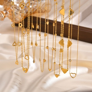 Collier Cœur Minimaliste en Acier Inoxydable Plaqué Or avec Zircon Élégant Chaîne de Clavicule Ajustable Bijoux pour Femmes Filles