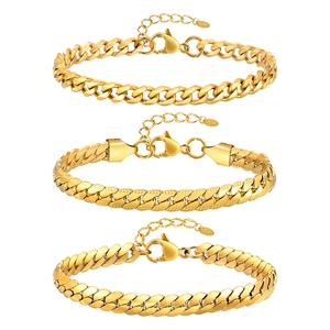 Set di tre bracciali in acciaio inossidabile dorato da 6mm con chiusura a moschettone e K18