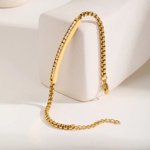 Bracelet élégant en acier doré avec barre de zircones étincelantes et chaîne vénitienne