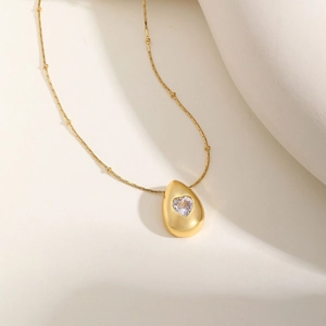 Minimalistische goldene Tropfenkette mit Herz-Zirkonia und Perlenkette für Damen