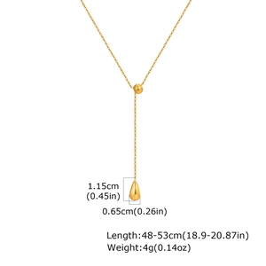 Détail du collier en Y doré avec perle et pendentif goutte montrant les dimensions