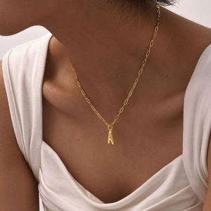 Collier chaîne trombone doré avec pendentif lettre A en 3D pour femmes à la mode