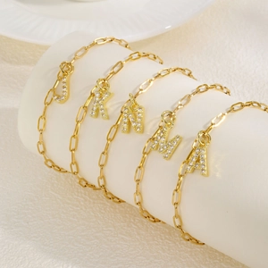 Vergulde alfabet armbanden met zirkonia hangers op paperclip schakelkettingen