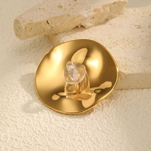 Minimalist irregular golden round brooch with high-polished metallic mirror finish