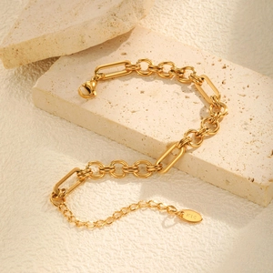 Detail of 18K gold-plated stainless steel link bracelet with K18 tag and lobster clasp