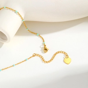 Élégant collier cœur en acier inoxydable doré avec perles bleues et fermoir mousqueton