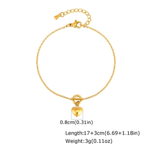 Détail du bracelet pendentif cœur en or 18k avec dimensions et fermoir à bascule