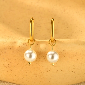 Élégantes boucles d'oreilles créoles dorées avec pendentif perle blanche pour femme