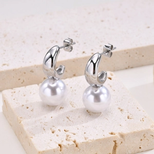 Boucles d'oreilles modernes en acier inoxydable en forme de C avec de grosses perles rondes
