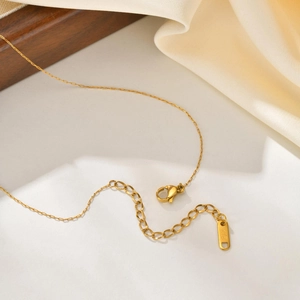 Detail of 18K gold stainless steel chain necklace with lobster clasp and extension chain