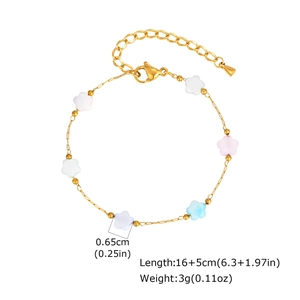 Détail du bracelet doré avec étoiles colorées indiquant les dimensions 16+5cm