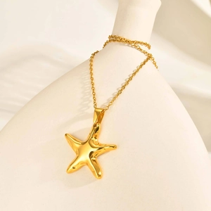Collier minimaliste avec pendentif étoile de mer dorée et finition polie pour femme