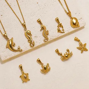24k vergulde roestvrijstalen kettingcollectie met zeedierhangers zoals schildpadden