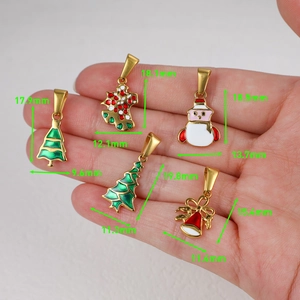 Tableau détaillé des tailles de pendentifs de Noël montrant les dimensions du bonhomme
