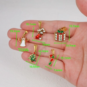 Tableau des tailles montrant les dimensions de 5 pendentifs de Noël en acier en mm