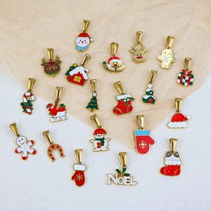 Détails de breloques de Noël en émail coloré avec base dorée pour création de bijoux DIY