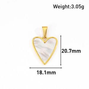 Détail du pendentif en forme de cœur plaqué or 24K avec incrustation de nacre et mesures