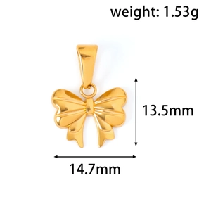 Vue détaillée d'un pendentif nœud en acier inoxydable plaqué or 24 carats avec dimensions