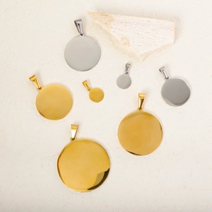 Polished stainless steel round pendant blanks in gold and silver for custom engraving