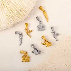 24k gouden en zilveren roestvrijstalen hangers in de vorm van bliksem, huis, kolibrie en olifant