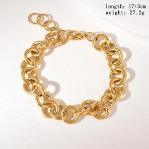 Vue détaillée d'un bracelet gourmette doré de 17+3cm avec fermoir mousqueton et poids de 27,2g