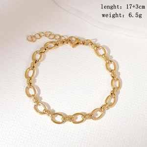 Vue détaillée du bracelet gourmette doré avec longueur 17+3cm et fermoir homard
