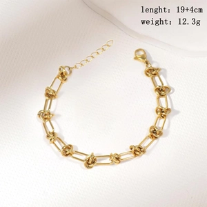 Détail du bracelet gourmette doré avec fermoir mousqueton, longueur 19+4 cm et 12,3 g
