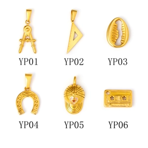 Lot de six pendentifs uniques en acier inoxydable plaqué or 24 carats aux formes variées