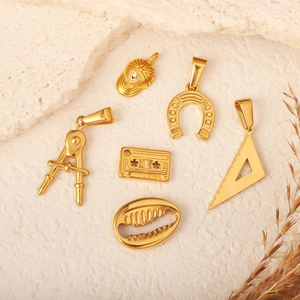 Pendentif DIY en Acier Inoxydable Plaqué Or Accessoire de Collier Pour Femmes Filles Compas Règle Coquillage Fer à Cheval Design