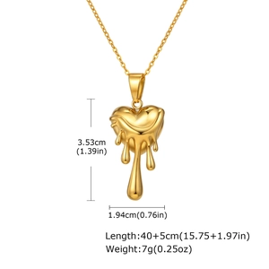 Vue détaillée du pendentif cœur liquide doré avec mesures et chaîne de 40 cm incluse