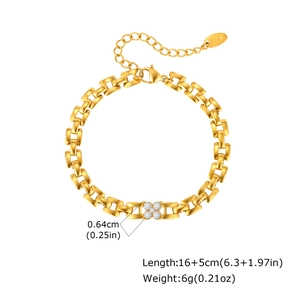 Detail view of 18K gold-plated clover bracelet with zircon studs and K18 hallmark tag