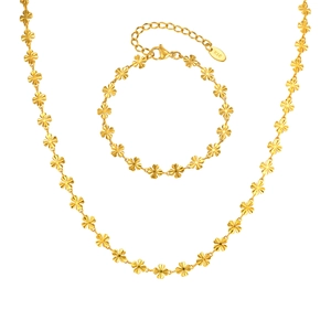 Set gioielli trifoglio dorato con collana e bracciale dotati di incisione K18 lucida