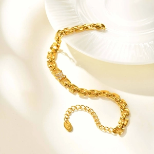 18K gold plated stainless steel bracelet with clover zircon charm and K18 hallmark