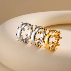 Anillos minimalistas de acero inoxidable con cuentas en plata, oro y acabado bicolor